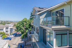 5 Min to Downtown Seattle! 3BR & 2BA Cozy Townhome townhouse